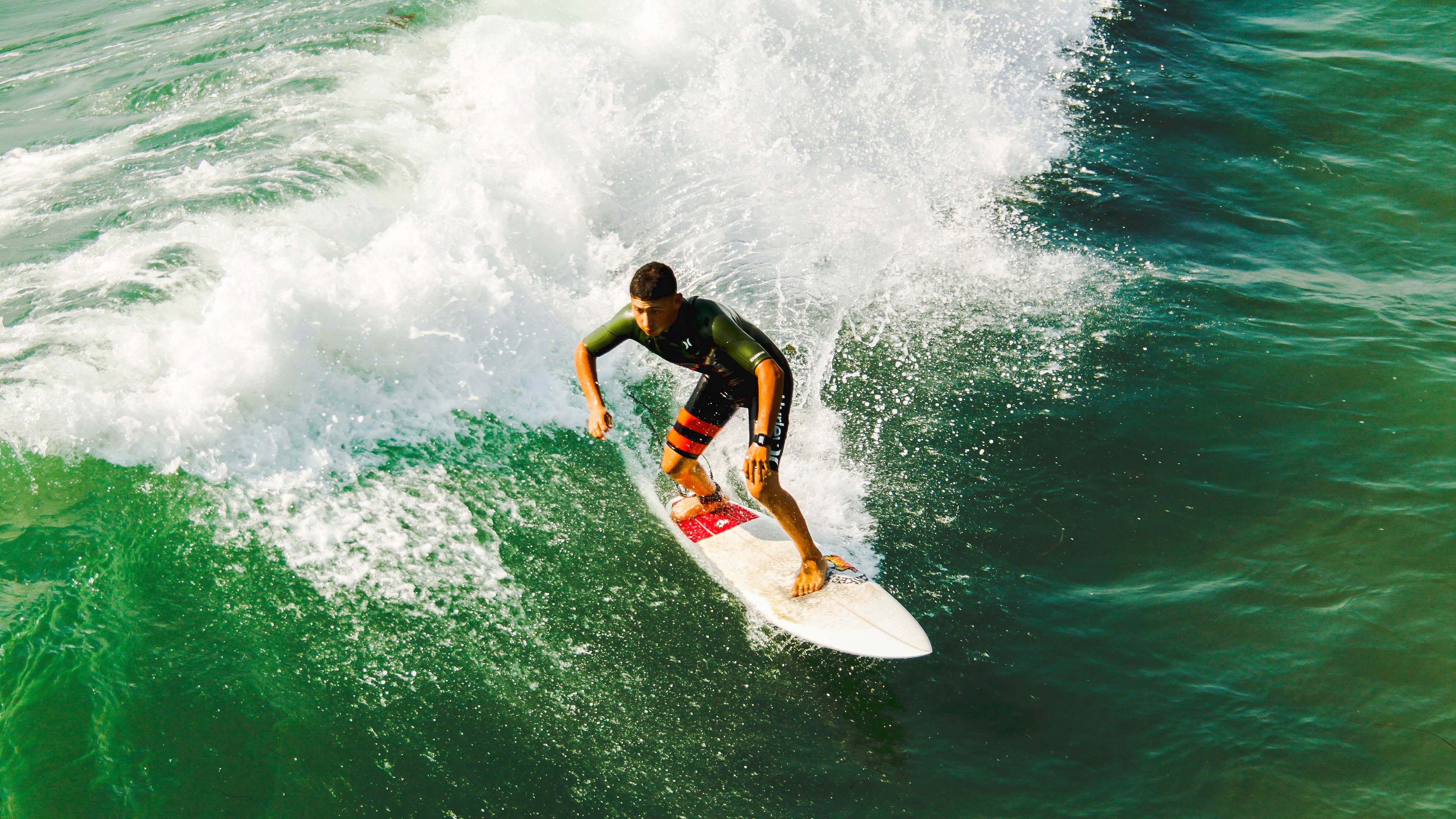 亚马尔分手后与意大利模特传绯闻。，亚马儿半岛